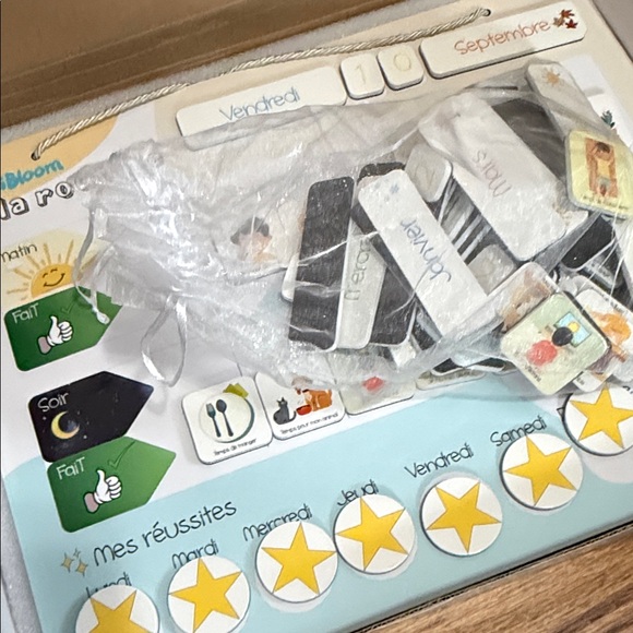 French Educational Routine Calendar - Blue - Picture 6 of 6